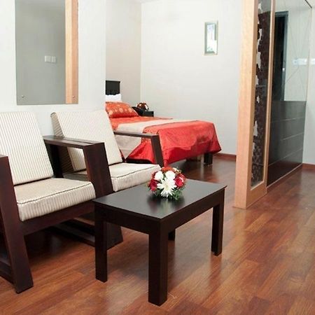 Kochi Hotel Blue Chip מראה חיצוני תמונה